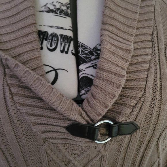 💚 Tan Sweater - Picture 2 of 5